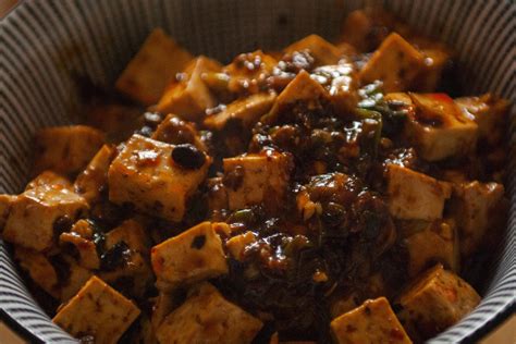   Huai'an Mapo Tofu: Onko Umami-räjähdys ja Silkkisen Pehmeä Koostumus Mahdollista yhdistää Yksiin?