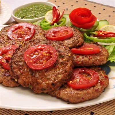  Chapli Kebab! Mausteinen ja herkullinen Pakistanin grillatuista lihapullista tehdyt maut!