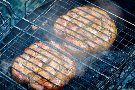  Hulusuuren lampaan paisto - Rohtuneen herkullinen savupalo paljastaa piilonkäsittelyn salaisuudet?