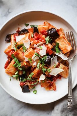   Pasta alla Norma - Umami-täyteinen italialainen pastavuohto! 