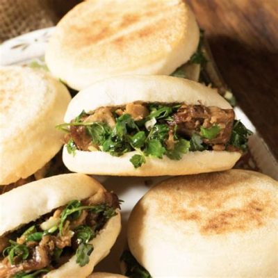  Xi'an Rou Jia Mo - Juicy Shredded Pork Meets Soft and Pillowy Flatbread!